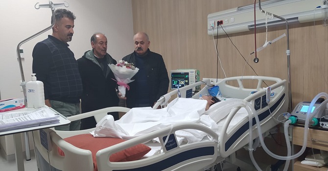 Ankara Hakkarililer Kültür ve Yardımlaşma Derneği, minik Akar'ı ziyaret etti