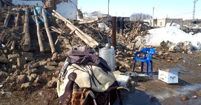 İran merkezli depremde Van'da ölenlerin sayısı 10'a çıktı