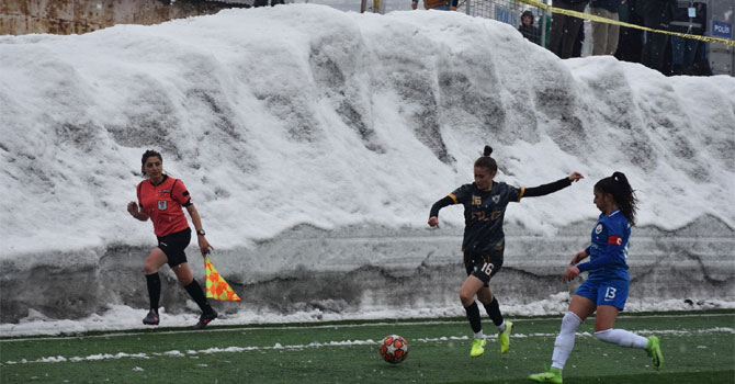 Hakkarigücü kendi evinde 3 -0 mağlup oldu