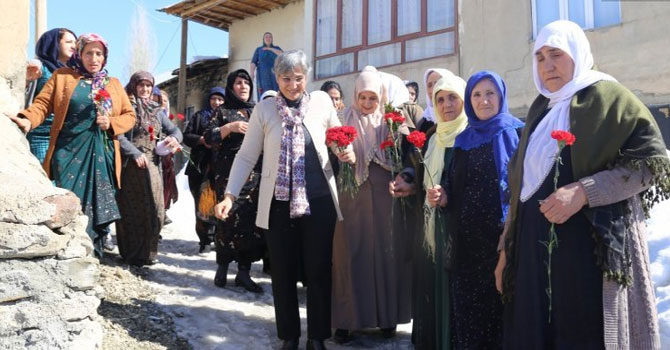 Leyla Güven Yüksekovalı kadınlarla buluştu