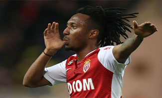 Hakemi iten futbolcuya 6 ay men cezası