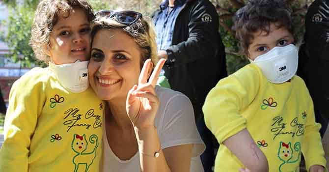 Öykü Arin, kadınlara destek yürüyüşüne katıldı