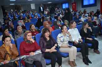 Hakkari'de 8 Mart etkinliğine büyük ilgi