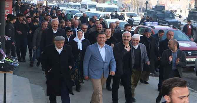 Tahliye olan Eşbaşkan İrfan Sarı Yüksekova'da