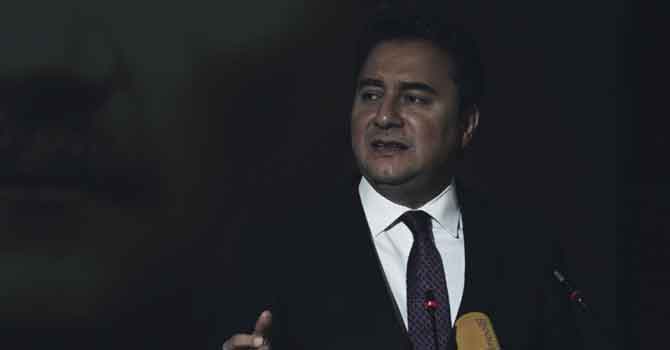 Ali Babacan oy birliği ile genel başkan seçildi