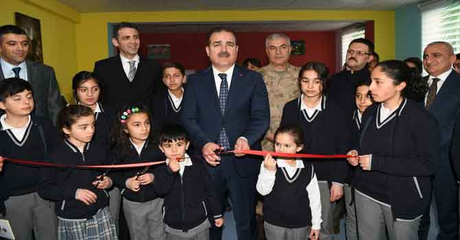 Yüksekova'da Z- Kütüphane ve Müzik atölyesi açıldı