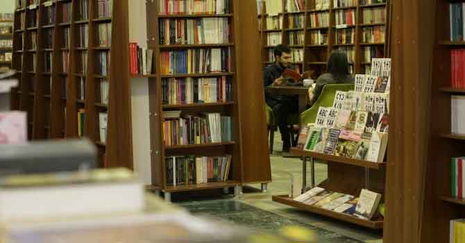 Koronavirüs kitapevlerini de vurdu: Dokunmaya çekiniyorlar