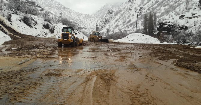 Hakkari-Van ve Çukurca karayolu ulaşıma kapandı