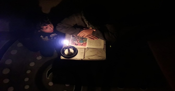 Hakkari'de 3 cm kar yağdı! Mahalle elektriksiz kaldı!