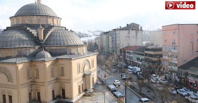 Yüksekova'da vatandaşlara Türkçe ve Kürtçe anonslarla 'evde kalın' çağrısı