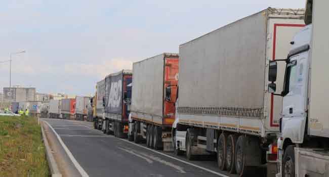 Habur kuyruğundaki TIR sürücüleri koronavirüs tehdidi altında