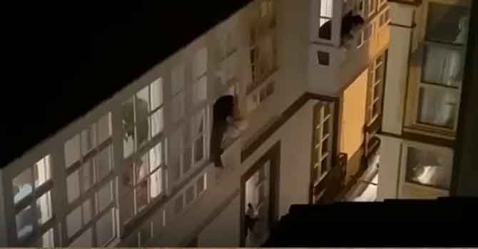 İspanya’da genç bir çift pencerede evlendi