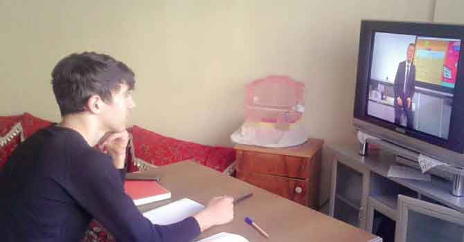 Hakkarili öğrenciler 'uzaktan eğitim' ile ders başı yaptı