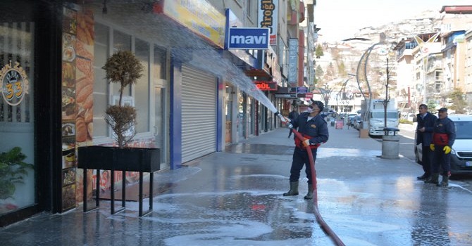Hakkari çarşısı köpüklü suyla yıkandı