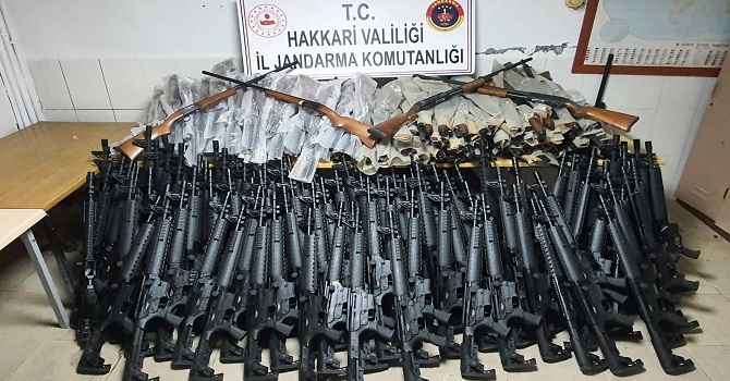 Hakkari'de gümrük kaçağı malzeme ele geçirildi