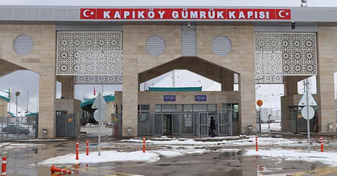 Kapıköy Gümrük Kapısı'ndaki yolcu giriş ve çıkışları durduruldu