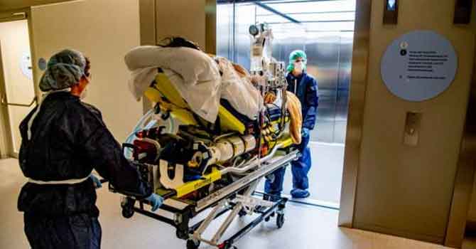 Hollanda’daki ilk Covid-19 hastası iyileşti ve çalışmaya başladı