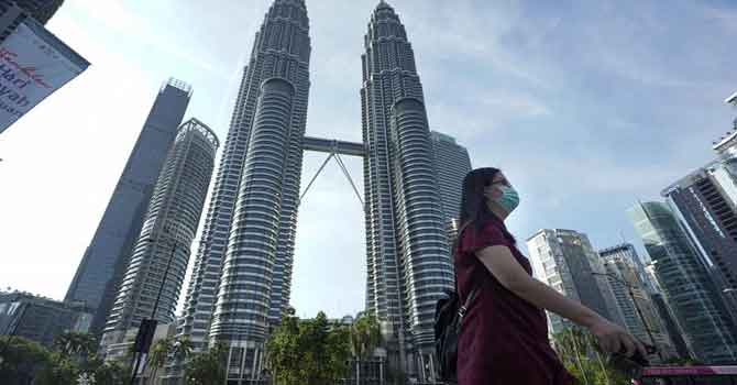 Malezya kabinesi iki aylık maaşlarını Covid-19 ile mücadeleye bağışladı