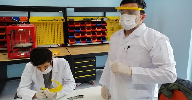 Hakkari'de 3D yazıcılarla maske üretimine başladı