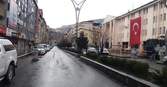 Hakkari sokakları korona salgını nedeniyle ıssız kaldı
