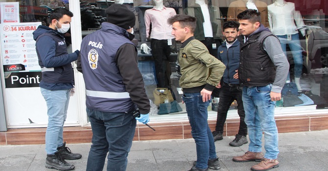 Hakkari'de  koronavirüs tedbirlerine uymayan 28 kişi hakkında işlem yapıldı