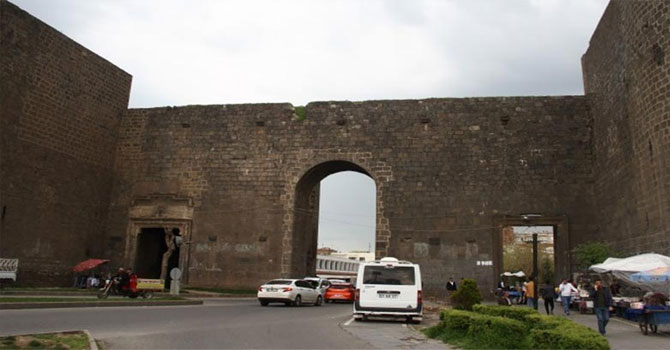 Tarihi Sur ilçesi araç giriş çıkışlarına kapatılıyor