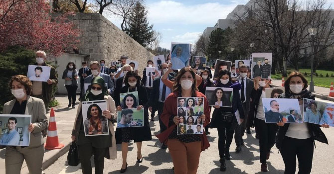 Meclis'te eşitsizliğe yürüyüşlü protesto