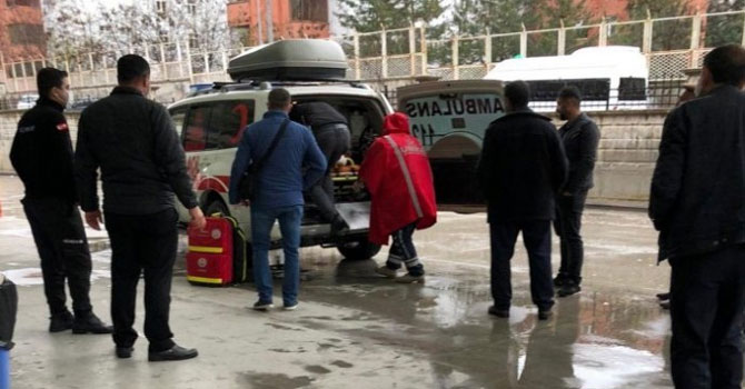 Yıldırım eve isabet etti: 1 ölü, 2 yaralı