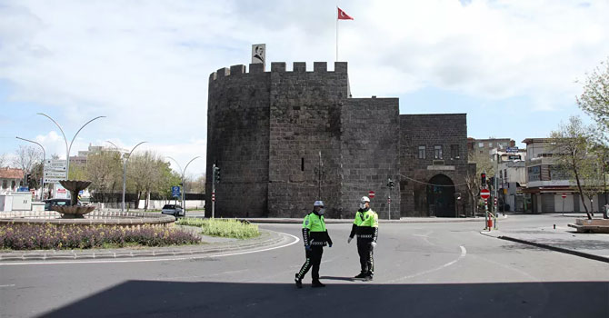 Diyarbakır yasak sonrası sessizliğe büründü!