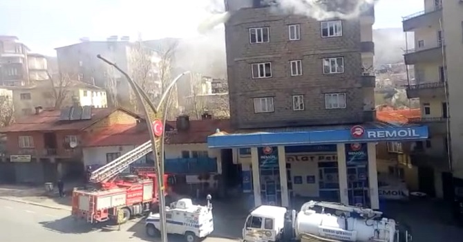 Hakkari’de korkutan yangın