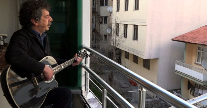 Metin Kahraman'dan balkon konseri