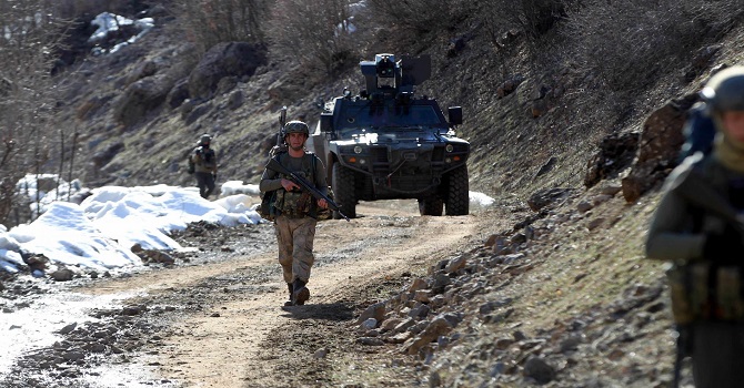 Hakkari'de görevli asker patlamada şehit oldu