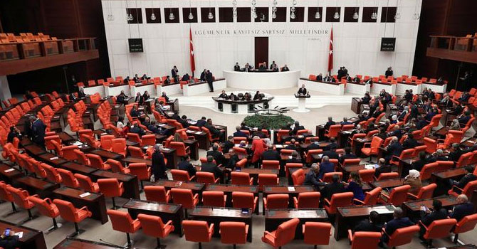 AK Parti'den Baro düzenlemesiyle ilgili açıklama