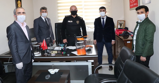 Hakkari Emniyeti için 3-D yüz koruyucu siperlik maske ürettiler