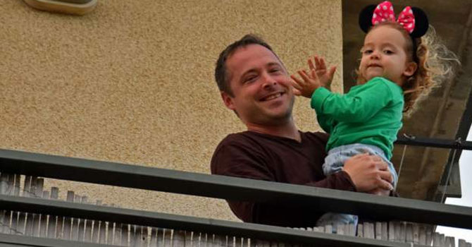 İspanya'da çocuklar için sokağa çıkma kısıtlamaları gevşetilecek