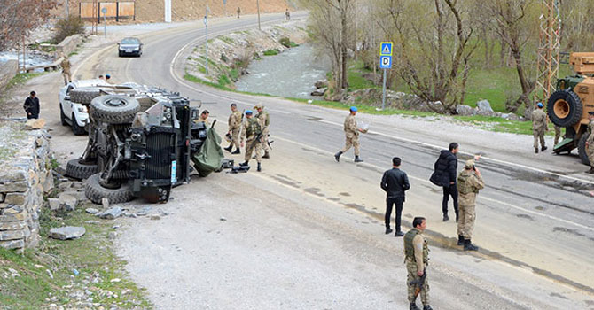 Van'da askeri araç devrildi: 6 yaralı