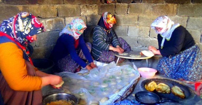 Hakkari'de korona virüs tandır ekmeğine ilgiyi arttırdı