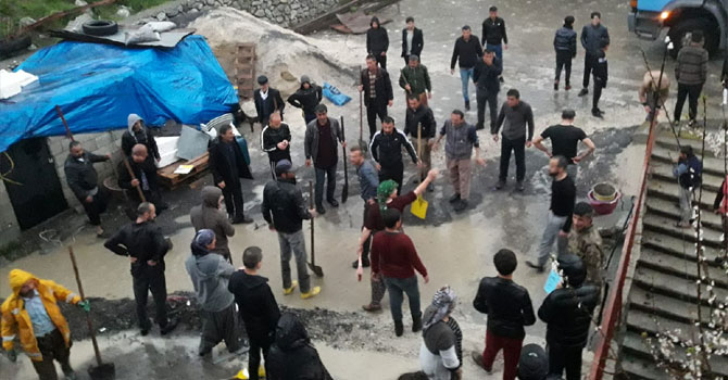 Hakkari’de taşan sular vatandaşı mağdur etti