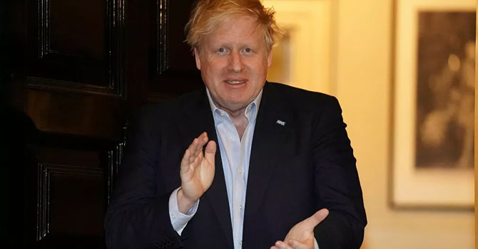 Boris Johnson 22 gün sonra görevine döndü