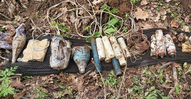 Hakkari'de silah ve patlayıcı madde ele geçirildi