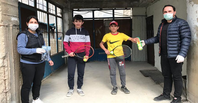 Hakkari Gençlik Spor'dan sporculara malzeme desteği