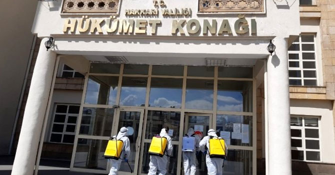 Hakkari'de dezenfekte çalışmaları sürüyor