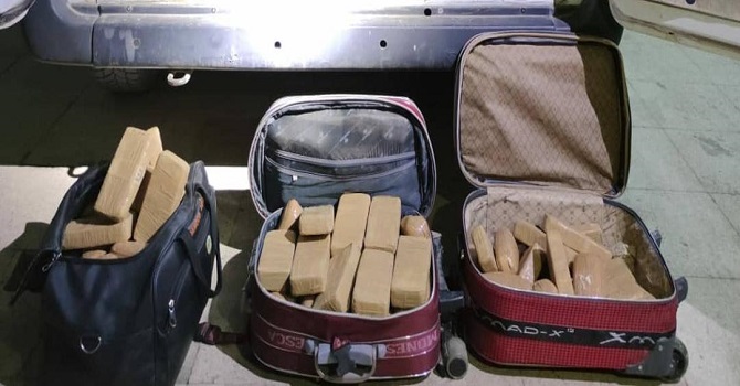 Hakkari'de 3 bavul dolusu uyuşturucu ele geçirildi