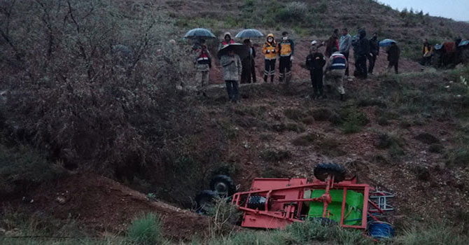 Çapa motoru şarampole devrildi: 1 ölü, 1 yaralı