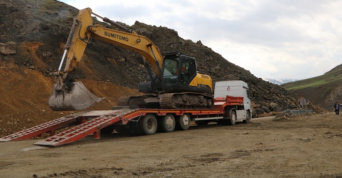 Hakkari-Yüksekova karayolu için çalışma başlatıldı