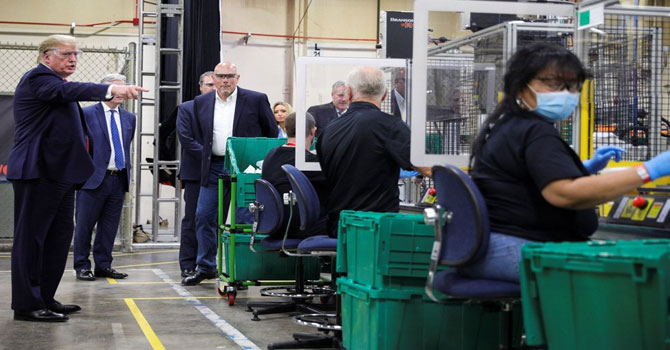 Trump’tan maske üretim tesisine "maskesiz" ziyaret