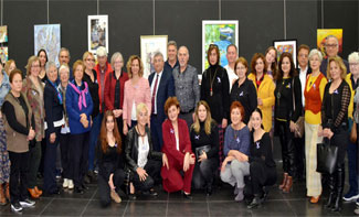 Sanatçılar, 6 kişinin birikmiş bakkal borcunu ödedi