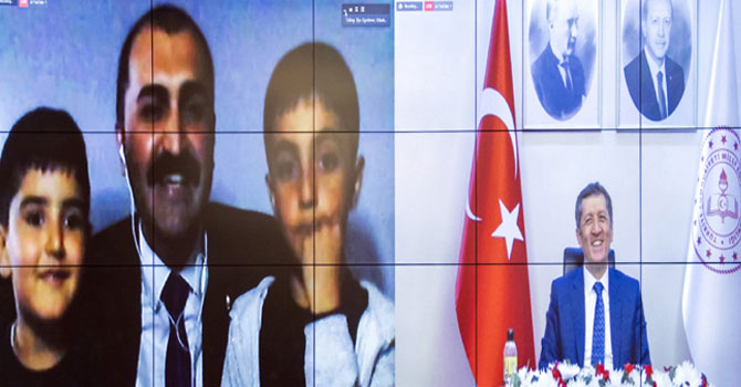 'Ziya Öğretmenle Eğitim Buluşmaları' Hakkari'de