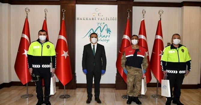 Hakkari'de başarılı trafik memurları ödüllendirildi