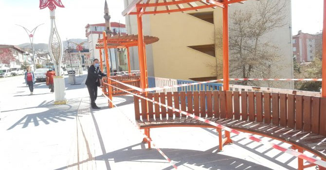 Hakkari belediyesi banklara şerit çekti!